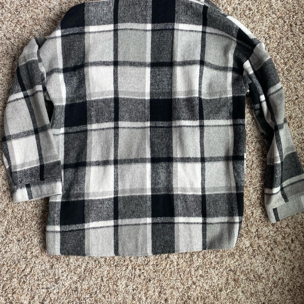 Shacket - Picture 2 of 4